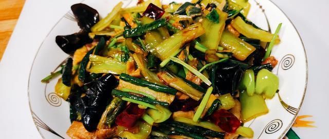  吃不完|巧用三伏天把吃不完的黄瓜晒成干，留着冬天炒肉吃，又香又脆