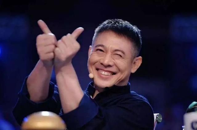  邓超|邓超晒照曝光明星日常百态，鹿晗陈赫累趴了，黄渤枕着救生衣睡着