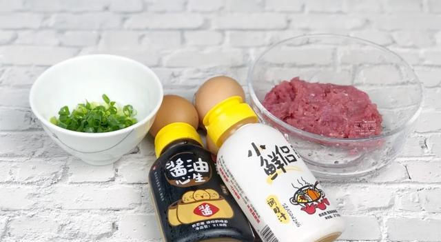  适量|早餐鸡蛋这样吃最美味，不加一滴水，两面煎一煎，简单三步就搞定