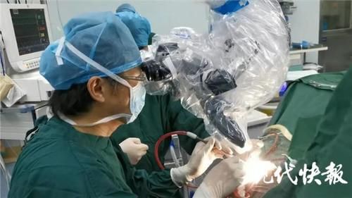  坡道|8岁男童坡道骑车摔倒，车把刺穿鼻腔和眼眶