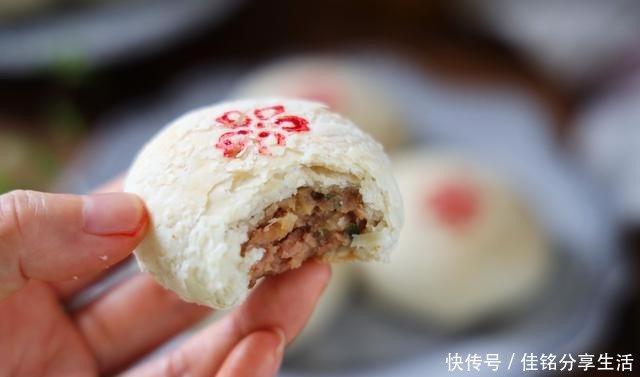 老少皆宜|中式月饼最爱这款,层层酥脆,鲜嫩多汁,做给家人吃,老少皆宜!