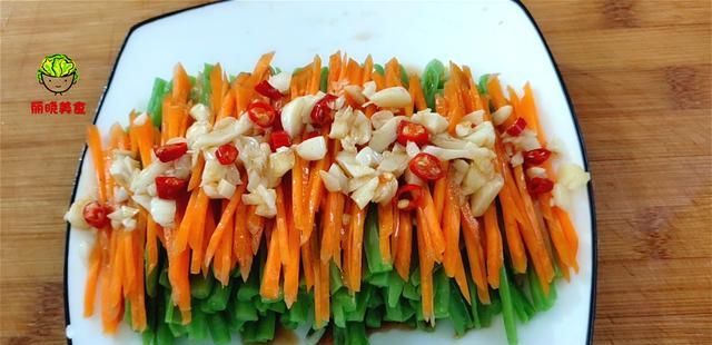  家常|最近网红豆角家常做法火了，3斤都不够吃，不炒也不炖比吃肉还香