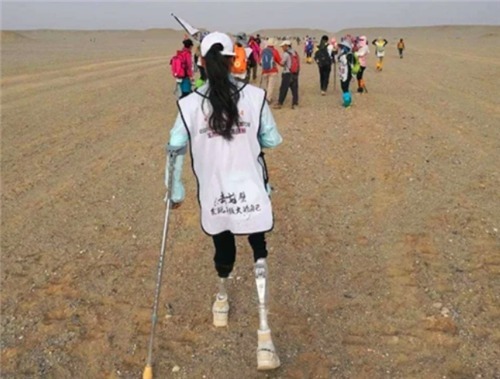  汶川|汶川地震中，那位宁愿失去双腿，也要先救丈夫的李应霞，如今怎样