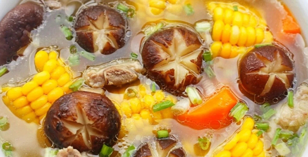  噜噜|胡萝卜玉米排骨汤, 清甜可口的美味汤, 简单又易做营养又健康