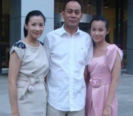  绯闻|“楚云飞”张光北，娶巩俐的同学回家，钱给媳妇管结婚30年0绯闻