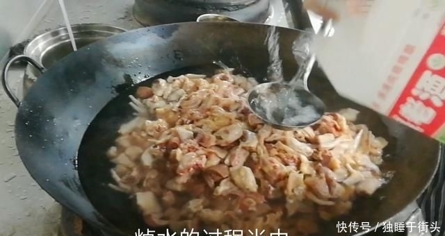 烧鸡|淮扬菜大厨改良员工餐将香菇烧鸡这么做,鲜香微辣,开胃下饭