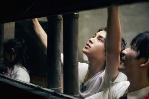  吊桥|《密逃2》杨幂邓伦上演高空吊桥挑战 黄明昊高能“开挂”破解字谜