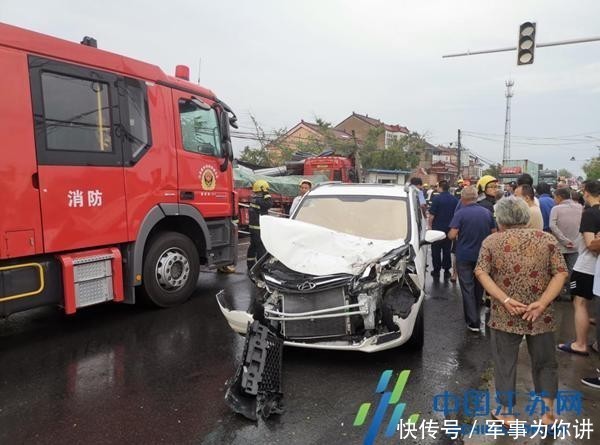  高港|高港境内发生一起车祸，货车撞进理发店造成一死一伤