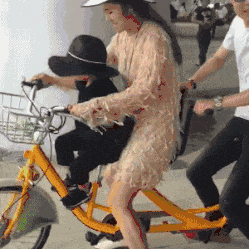  GIF|搞笑GIF：这种品种的西瓜还是第一次见，这是真的小