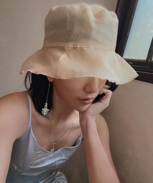  造型|戴对帽子，脸小一圈！热门帽子怎么选？看这篇就够了！