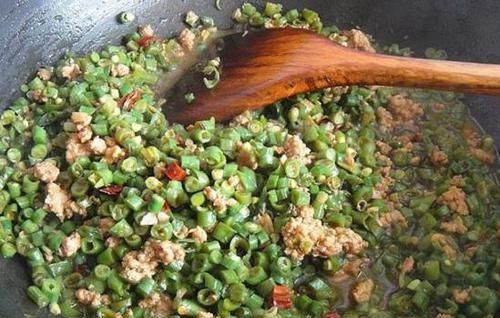体重|豆角加它炒,排毒比“泻药”管用,刮油瘦小腹,体重悄悄变2位数