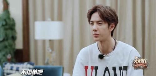  王一博|王一博《天天向上》玩密室逃脱，反应超快，炫耀的样子像个孩子