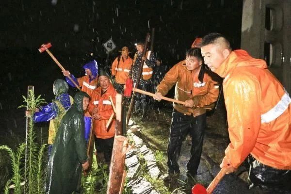 铁路|暴雨倾盆，铁路人有备而战！