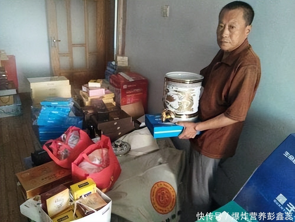 老年人补充营养吃什么保健品(老人补充营养，就一定要吃保健品吗？可能长期吃并没有好处)