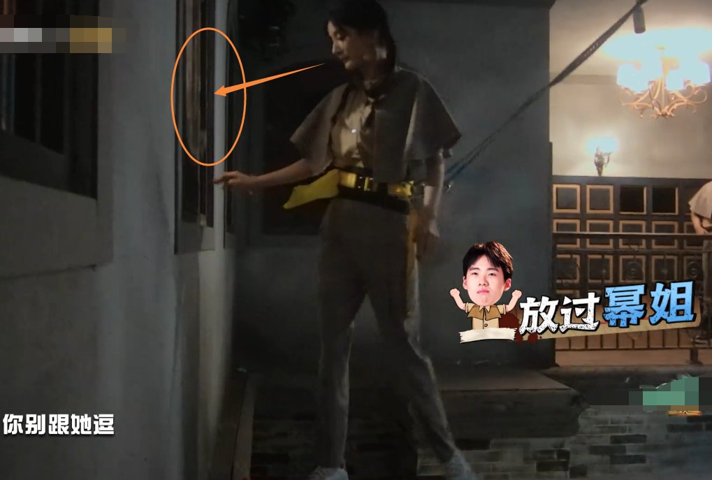  窗户|邓伦把杨幂从窗口抱出，我却注意一旁黄明昊的手，男生都该学习
