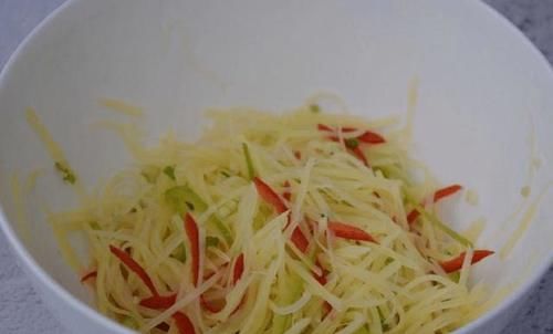  吃法|这才是夏天土豆的吃法，酸甜爽口，百吃不腻，大人小孩都爱