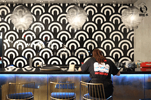  进去|纽约第一家日式油泼面+宝藏小酒馆新张！进去的居然都被上了一课？