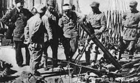 摇头|伪军军长师长互殴,小兵围观出尽洋相,问原因连鬼子都摇头叹气