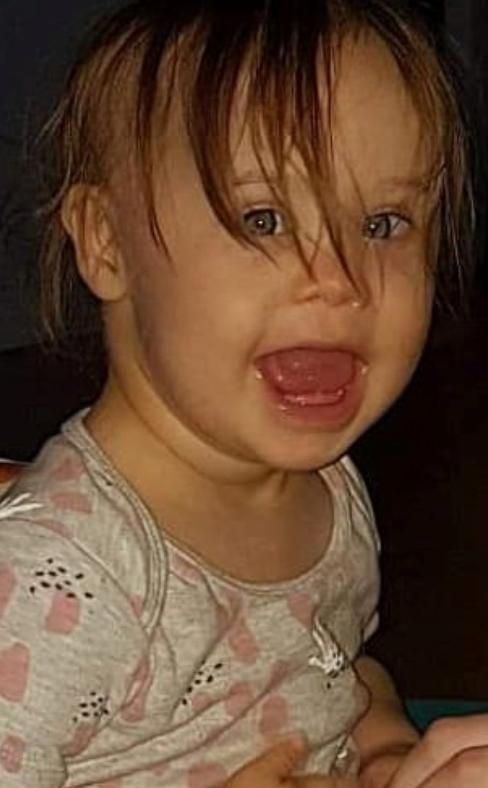  活活|女孩刚出生几天母亲就离开人世，4岁时被父亲活活饿死在小床上