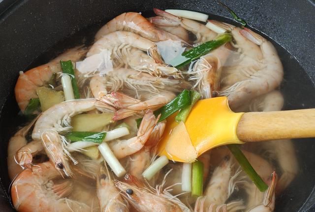 不腥|鲜嫩不腥的白灼虾,海边人都这样做,简单实用看一眼就会