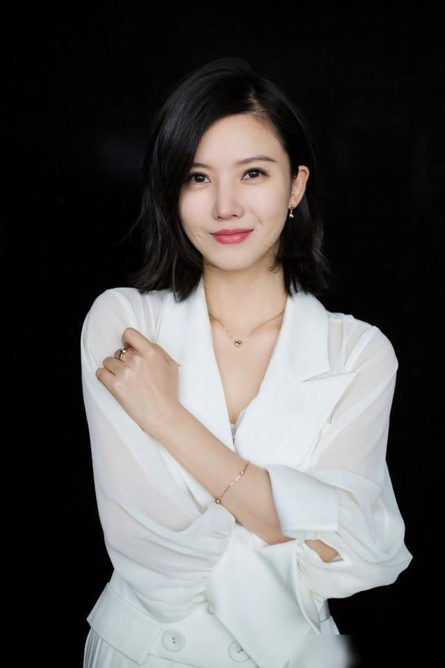  做家务|杨子姗重度洁癖，因拍摄者未穿鞋套崩溃大哭，自己却躺在床上刷牙