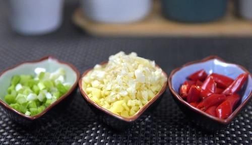 好吃|家常版猪血烧豆腐,嫩滑入味,鲜香又营养,比饭店的还好吃,下饭