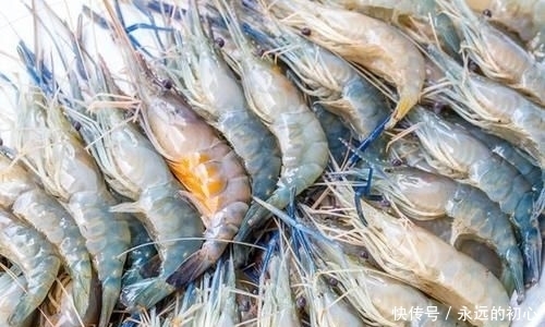 不对|鲜虾保存直接放冰箱是不对的,教你正确做法,放1个月鲜美不发黑