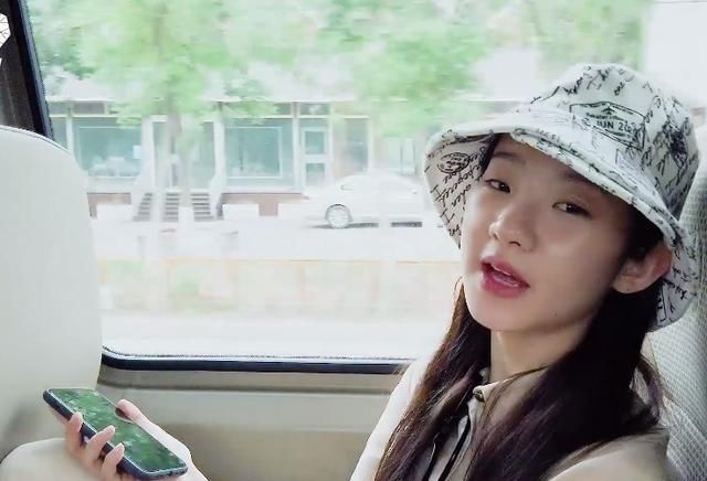  安慰|张艺凡因没法买奶茶伤心，王艺瑾连忙安慰，对她说的话太宠了吧！