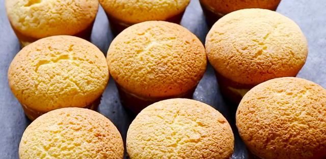  家庭版|家庭版蛋黄派，香甜绵软，奶香味浓郁，自己做无添加，孩子特爱吃