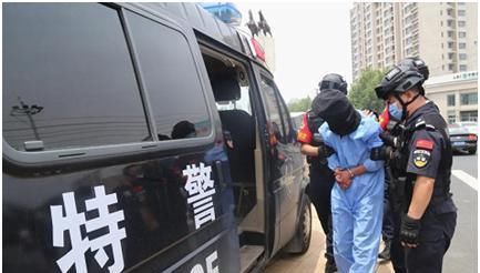  上空|砰! 砰! 铁矿上空两声枪响, 三名男子被害