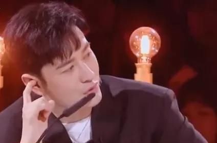 到手|黄晓明状态不佳?被宁静强搂跳舞,慌到手不知放哪,还一脸嫌弃?