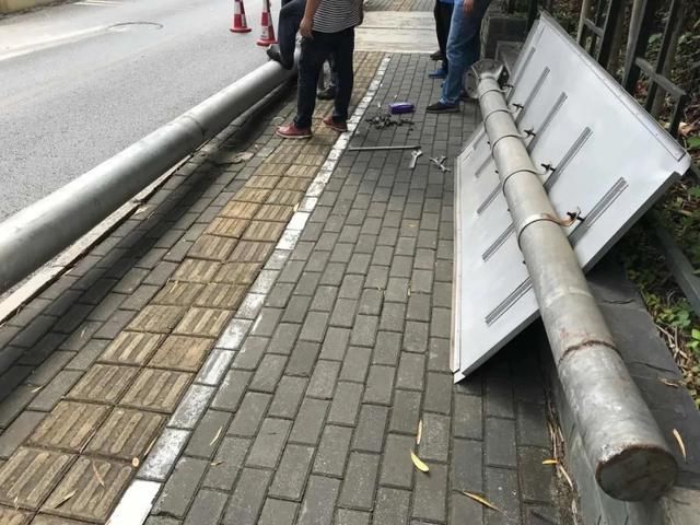  事故|突发！南宁一公交车撞上护栏，有人员受伤