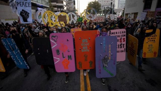 湾区|湾区失控了！700抗议者砸警局、烧法院！包裹盗窃猖狂