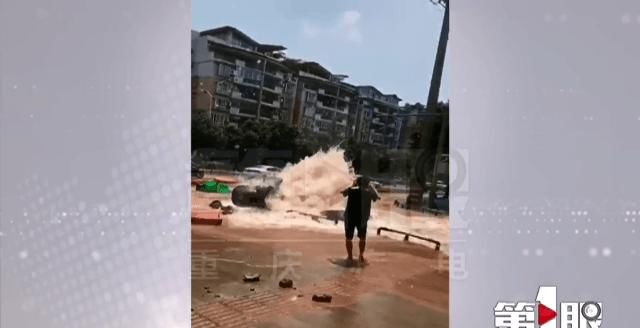  水柱|女子家中睡午觉 天上掉下来一块石头！接着……水柱喷射进来