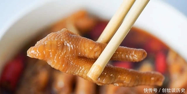 中国|一只鸡只有2个爪子，为啥市面上有那么多的鸡爪供应？答案来了！
