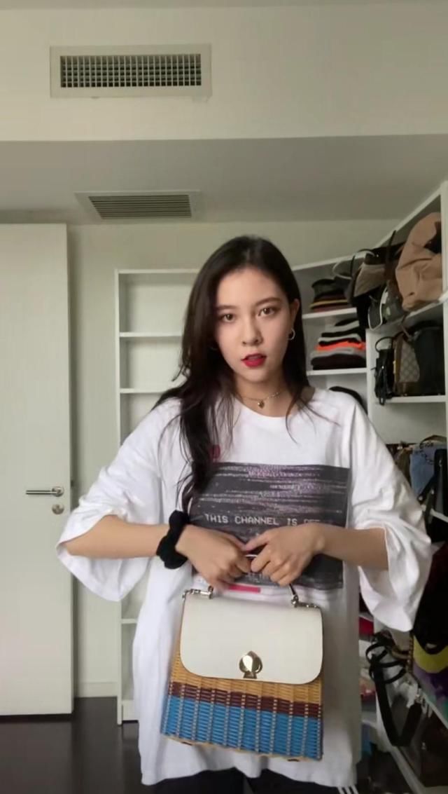  夏季|夏季超火的藤编包，就连明星都爱不释手，在这三个场合背很惊艳