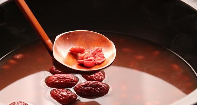 百病|气血不足百病生!80岁奶奶:5种食材煮一煮,气血双补,一碗5块