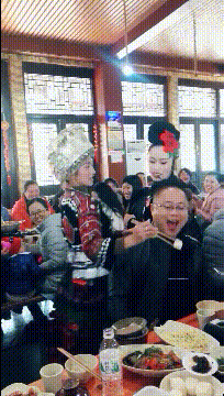 GIF|搞笑GIF:最环保的婚礼车