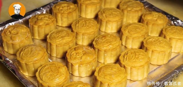  满嘴|月饼不用出去买了，教你在家轻松做，酥软香甜，咬一口满嘴香