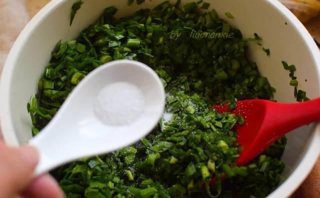  盒子|做韭菜盒子，鸡蛋千万不能炒，这才是正确做法，韭菜鲜美鸡蛋软嫩