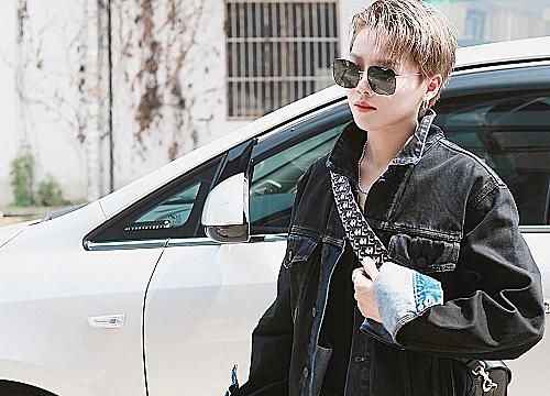  青春有你|THE9尖叫夜舞台还没开始，乃万的演唱会来袭，时间卡得很好