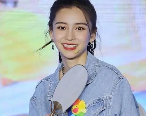  中餐厅|中餐厅晒杀青大合影，却被黄晓明手机壁纸抢镜，Baby知道吗