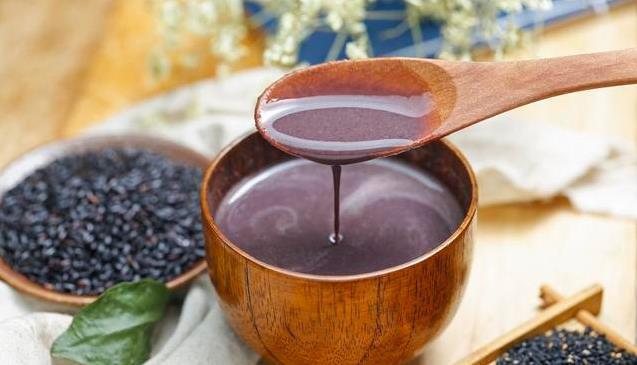 制作|黑米是一种非常有营养的主食,要想蒸出软糯的黑米,之前需要对黑米进行浸泡