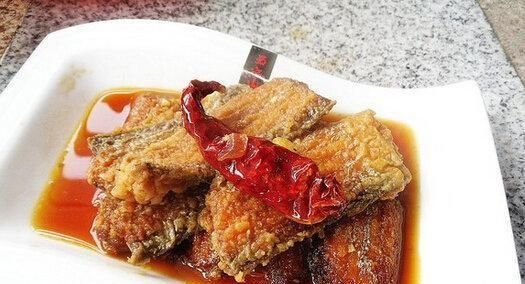 卤面|优选食谱:酥鱼、酸菜猪肉炖粉、 ???豌豆胡萝卜牛肉卤面做法