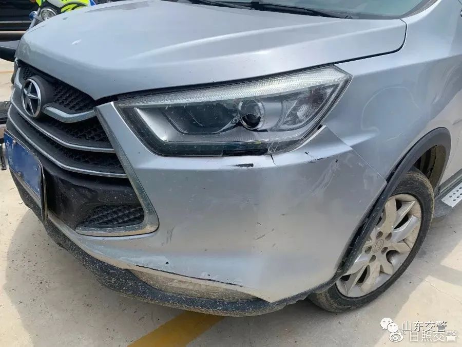  现场|提醒！撞坏护栏千万别溜，小心构成肇事逃逸！| 一线微观