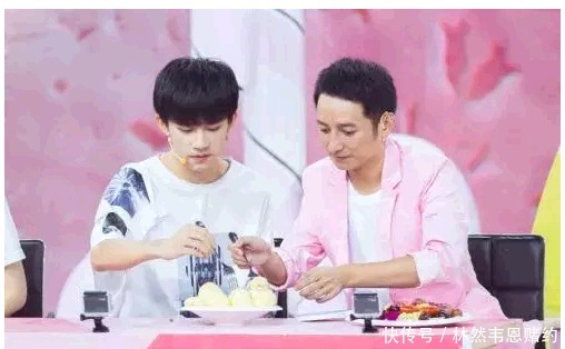 迪丽|明星都爱吃啥零食?迪丽热巴爱极了酸奶疙瘩?张艺兴呢