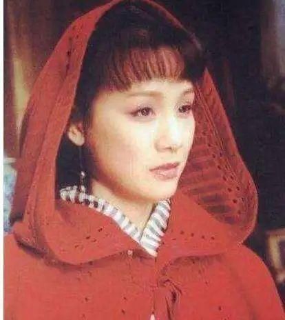  领证|撞脸黄圣依，演过杨幂母亲的李建群，与名导同居27年，为何不领证