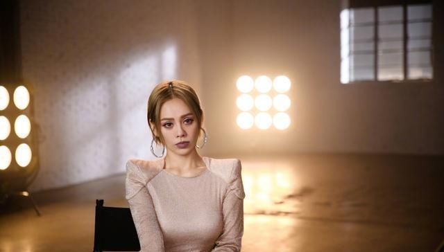  浪姐|张靓颖新歌拉踩《浪姐》，资历不如宁静、咖位不如李宇春，就这？