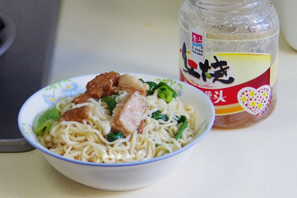  好吃|肉罐头拌面，方便快捷又好吃