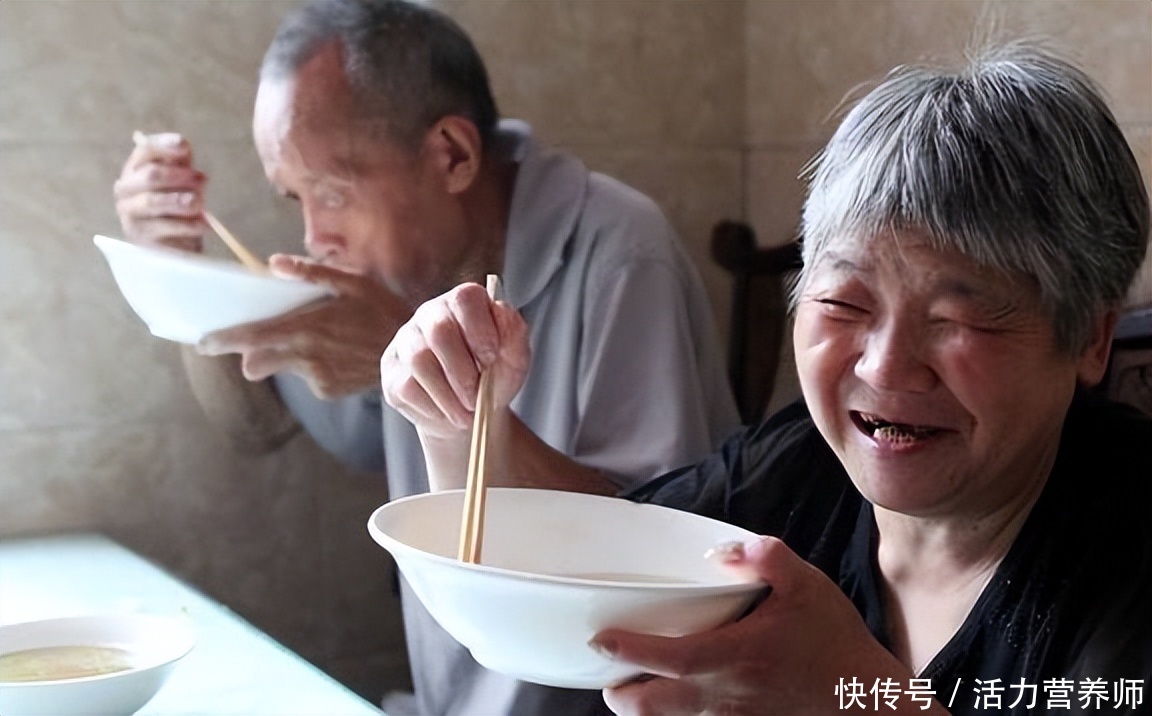 这4种早餐不适合经常吃(吃对早餐有助于延寿，但最不健康的3种早餐，你可能天天都吃)